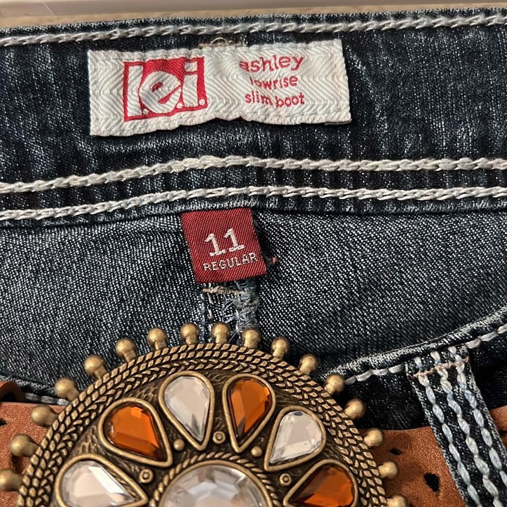Lei pants. - Picture 2 of 10
